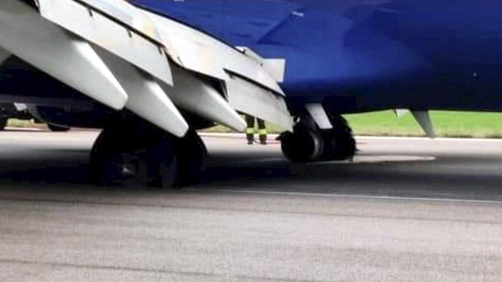 Kuvituskuvassa lentokone Orio Al Serio Bergamon lentokentällä.