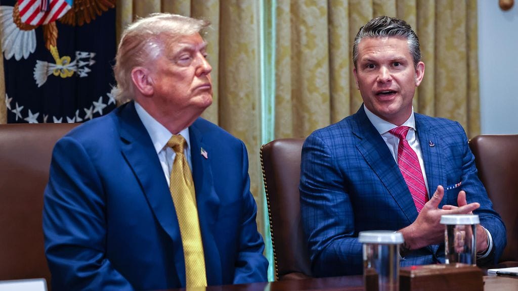 Presidentti Donald Trump ja puolustusministeri Pete Hegseth ovat puolustaneet ministeriön nimenmuutosta.