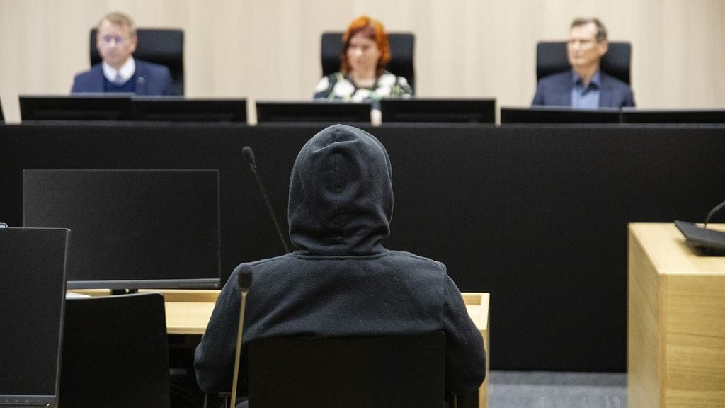 Oulun Kastellin puukotuksen käräjäkäsittely alkoi Oulun käräjäoikeudessa 16. joulukuuta 2024.