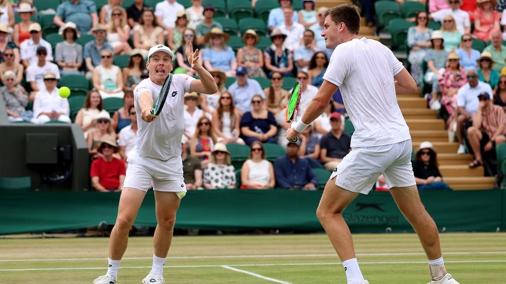 Harri Heliövaara ja Henry Patten puolivälieräottelussa Wimbledonissa keskiviikkona.