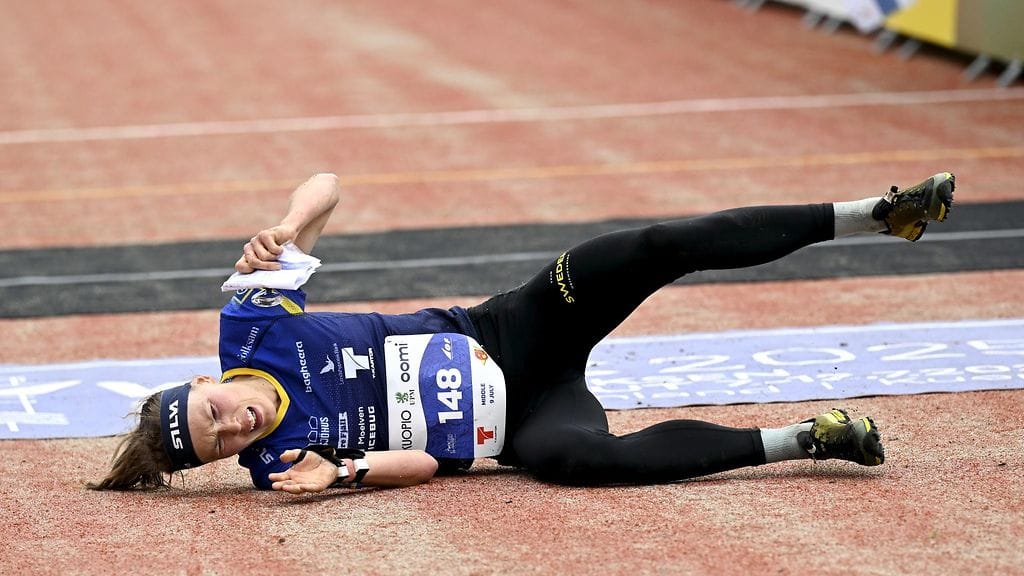 Tove Alexandersson kellahti maahan maalissa.