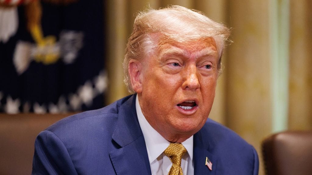 Starmerin odotetaan kehottavan Trumpia jatkamaan pysähdyksissä olevia Gazan aseleponeuvotteluja. Trump kuvattuna Valkoisessa talossa, Yhdysvaltain Washingtonissa heinäkuussa 2025.