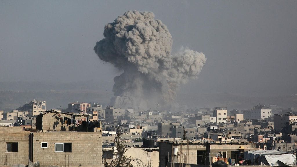 Savua nousi Israelin iskun jälkeen Jabalian kaupungissa Gazan kaistalla 28. kesäkuuta 2025.