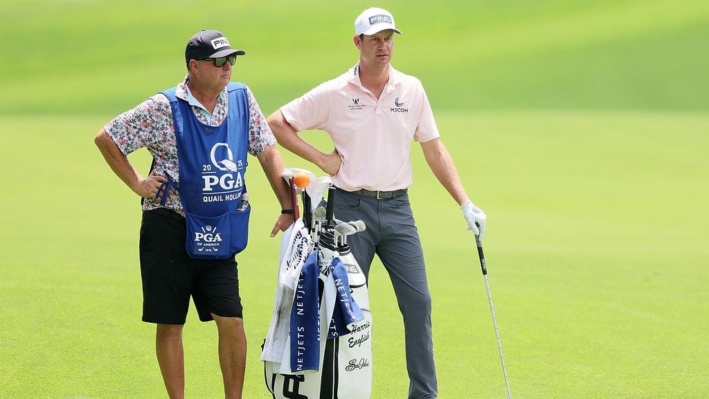 Harris English (oik.) ja hänen caddiensa Eric Larson (vas.) ovat kiertäneet yhdessä lukuisissa arvoturnauksissa, aiemmin myös The Openissa, mutta tänä vuonna eteen tuli ongelmia.