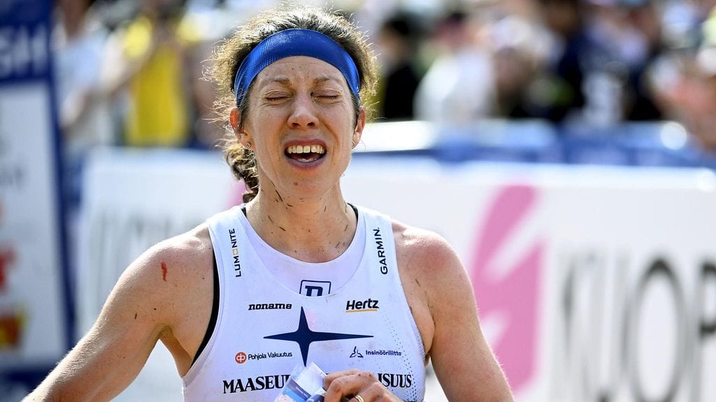 Venla Harjun tunteet olivat pinnassa pitkän matkan MM-kilpailun jälkeen.