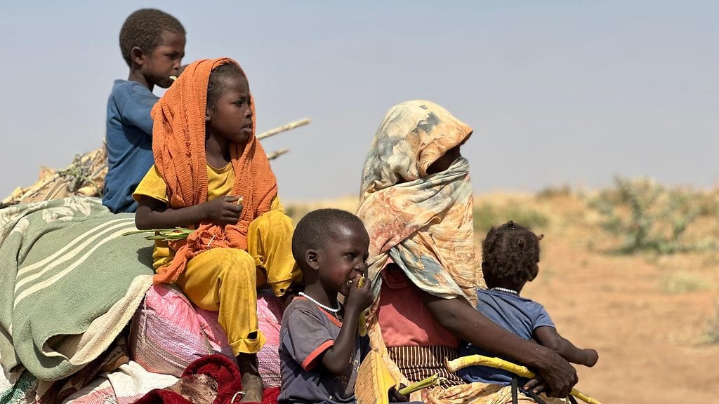 Kuvassa maan sisäisiä pakolaisia Sudanissa huhtikuussa 2025.