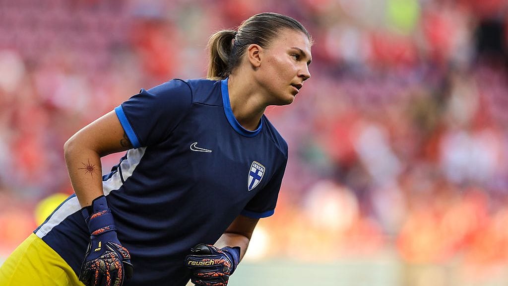 Anna Koivunen pelasi Helmareiden maalilla kaikissa kolmessa ottelussa.