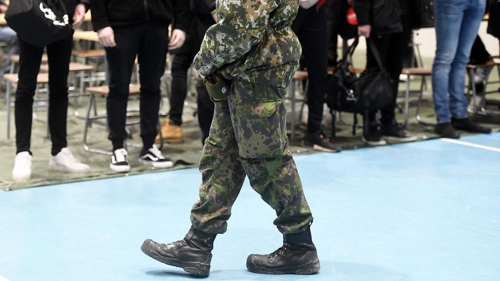 Tammikuussa 2025 asepalveluksen aloittaneista reilusta 12 000 alokkaasta noin 2 000 jätti palveluksen kesken. Kuvituskuva.