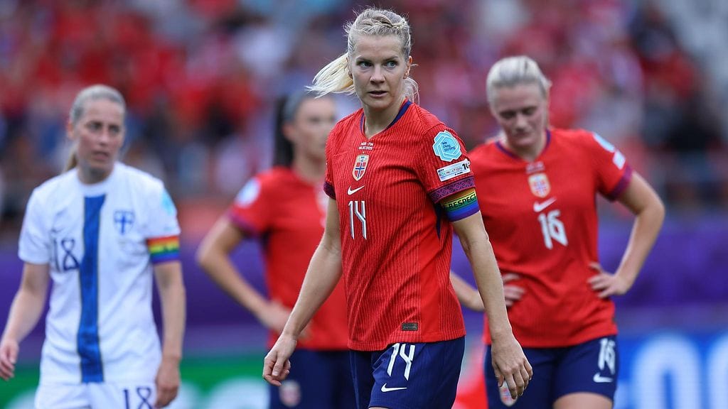 Ada Hegerberg on myös Norjan maajoukkueen kapteeni. Suomea vastaan hän pelasi 89 minuuttia.