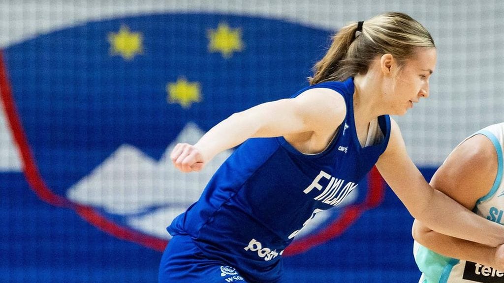 Tiia Talonen lukeutuu Suomen tyttöjen huippupelaajiin. Hän heitti välierässä Belgiaa vastaan 10 pistettä.
