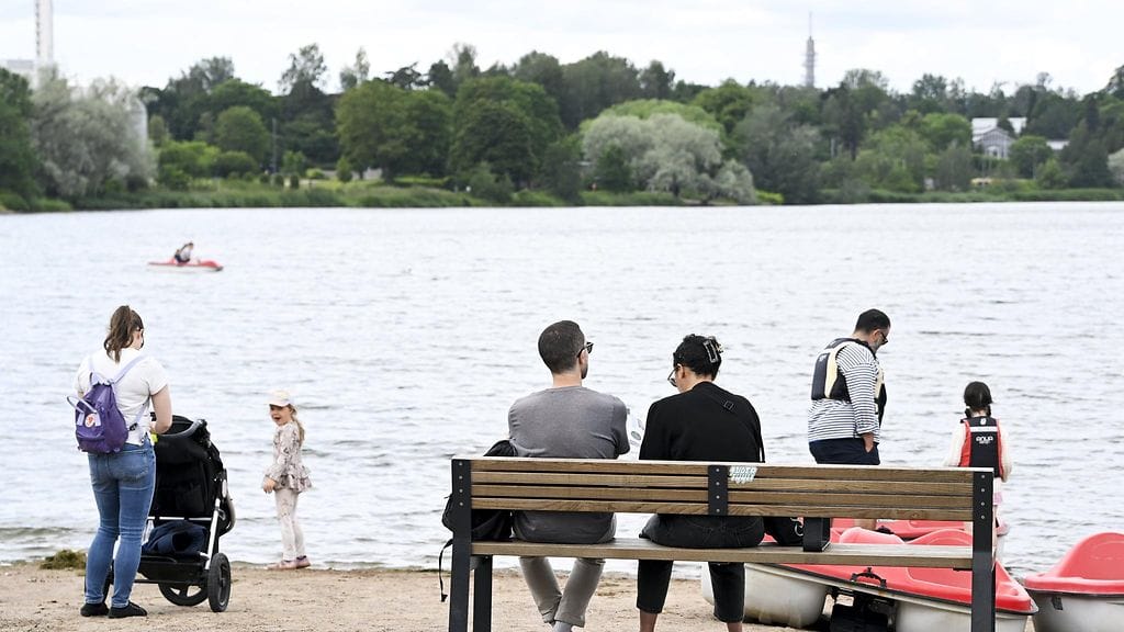 Suomessa leijaileva kostea ja helteinen ilma on koetellut aiemmin Baltian maita.