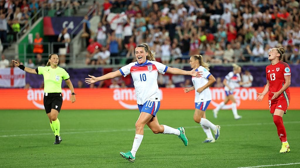 Ella Toone teki Englannin toisen maalin.