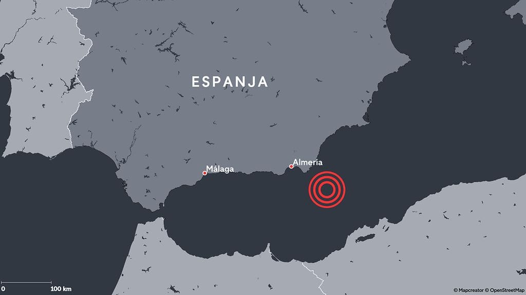 Karttakuvaan havainnollistettu järistyksen keskus Välimerellä.