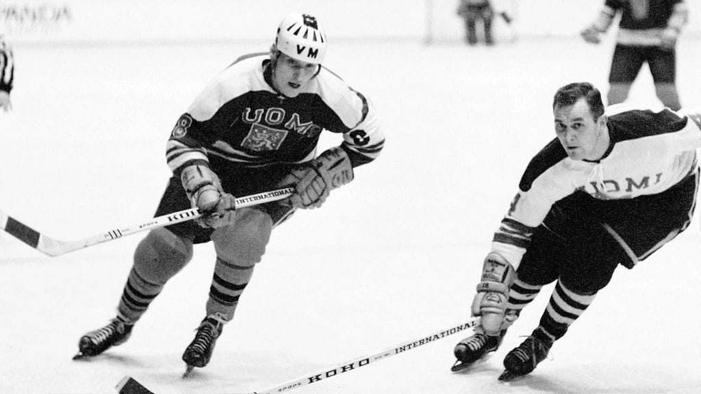 Ilkka Mesikämmen (oik.) kuvattuna Lasse Oksasen vierellä vuonna 1966.