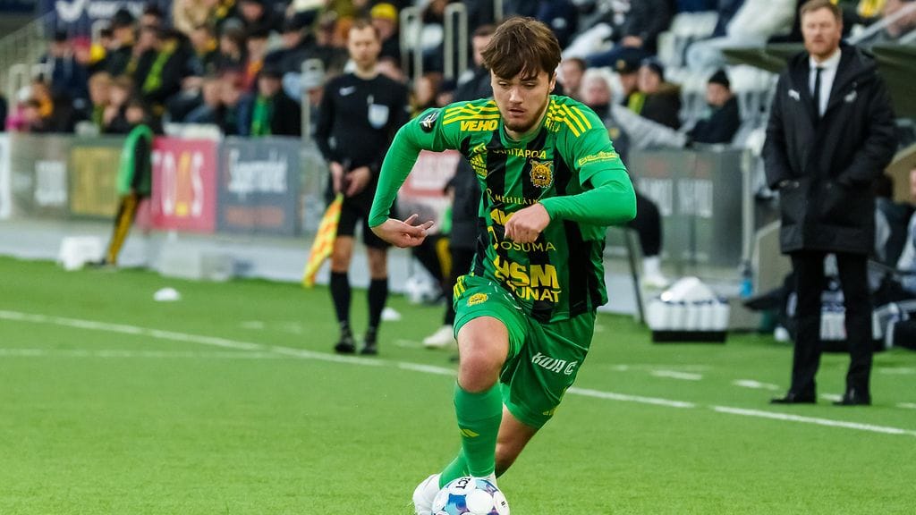 Marius Söderbäck (arkistokuvassa) vastasi Ilveksen komeasta loppuminuuttien voittomaalista VPS:ää vastaan.