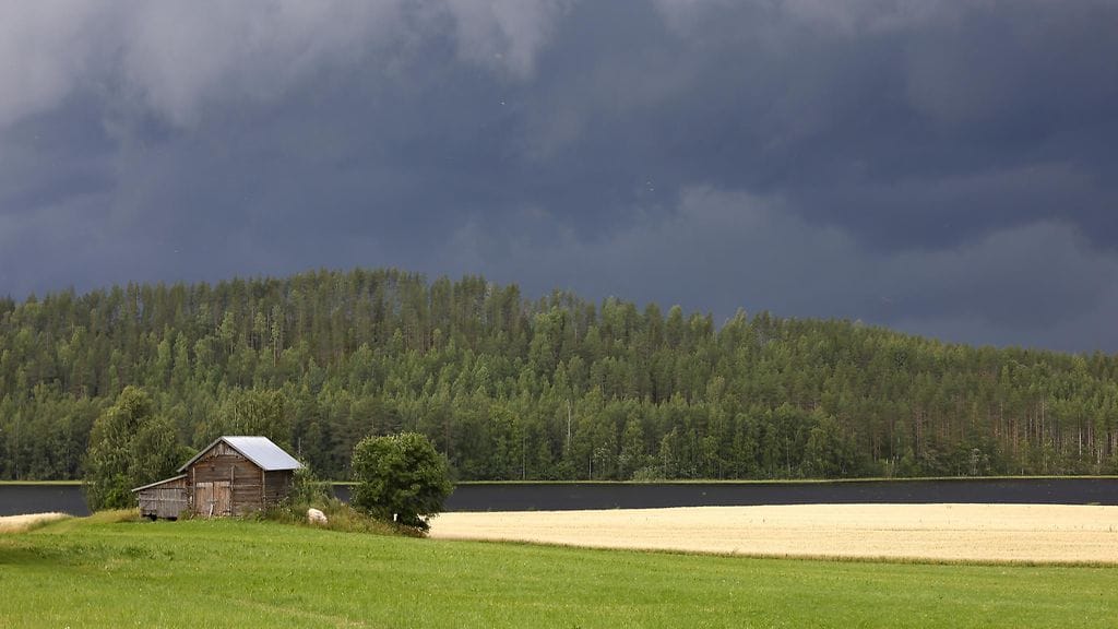 Sade- ja ukkoskuurot ovat pikkuhiljaa väistymään päin.
