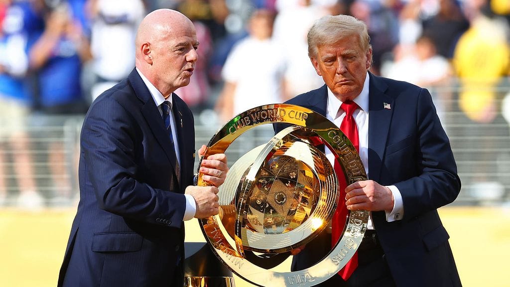Donald Trump sai pitää seurajoukkueiden MM-kisojen alkuperäisen pokaalin itsellään.