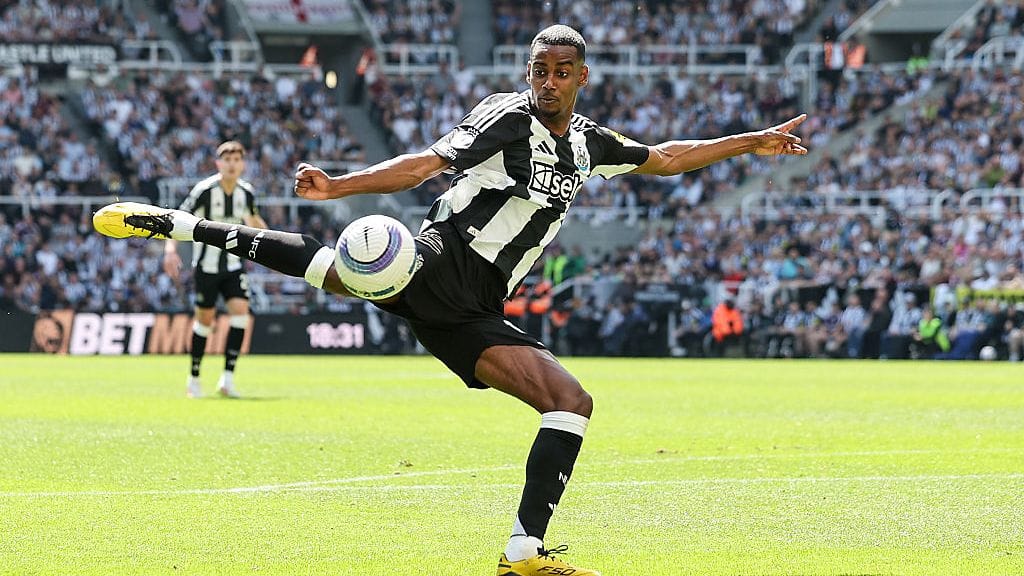 Alexander Isak on siirtohuhujen kohteena.