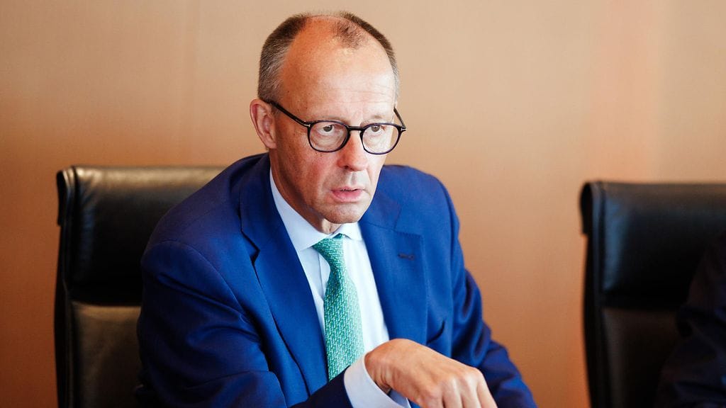 Friedrich Merzin vierailu Britanniaan on hänen ensimmäisensä Saksan liittokanslerin roolissa.