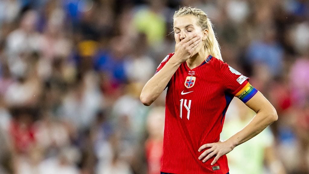 Ada Hegerberg epäonnistui rangaistuspotkussa EM-puolivälierässä.