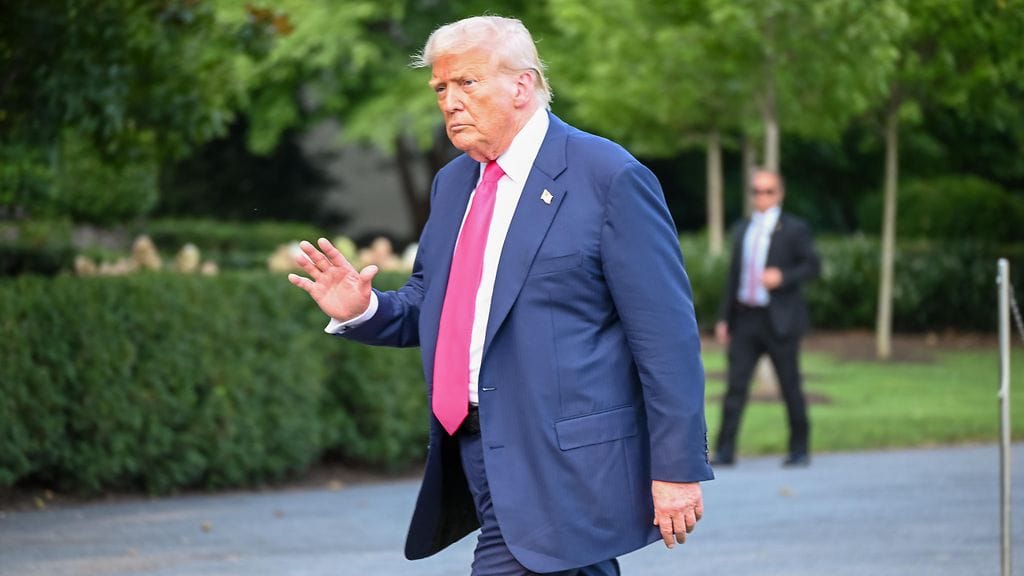 Arkistokuva Donald Trumpista. Armahduskirjeen mukaan listalla oleville myönnetään täysi ja ehdoton armahdus.