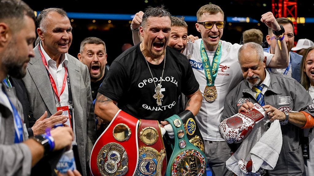 Oleksandr Usyk on tottunut kannattelemaan mestaruusvöitä.