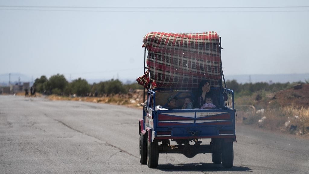 Kuvituskuva. Auto matkaamassa as-Suwaydasta kohti Busra al-Haririn kaupunkia 17. heinäkuuta 2025.