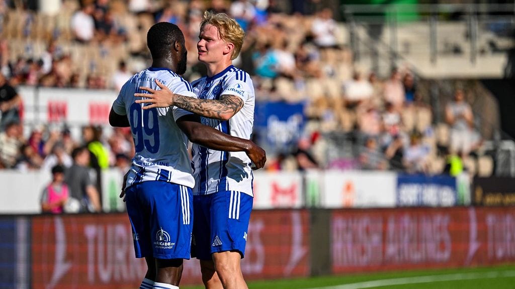 HJK:n Benjamin Michel ja Miska Ylitolva juhlivat maalia.