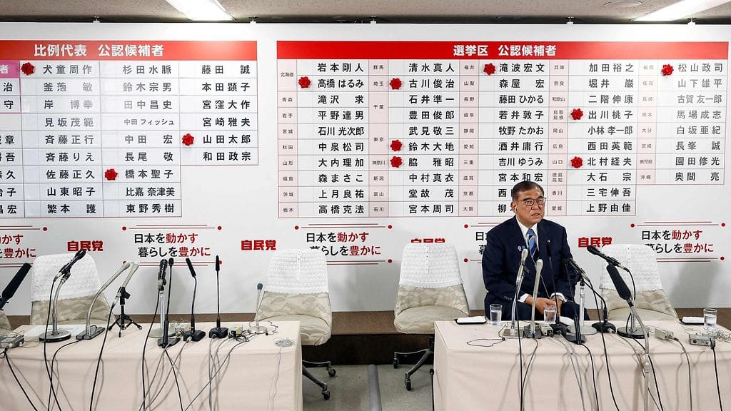 Sunnuntai-iltana Ishiba kertoi medioille, että hän aikoo vaalitappiosta huolimatta jatkaa pääministerinä.