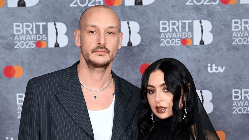 George Daniel ja Charli XCX avioituivat Lontoossa.