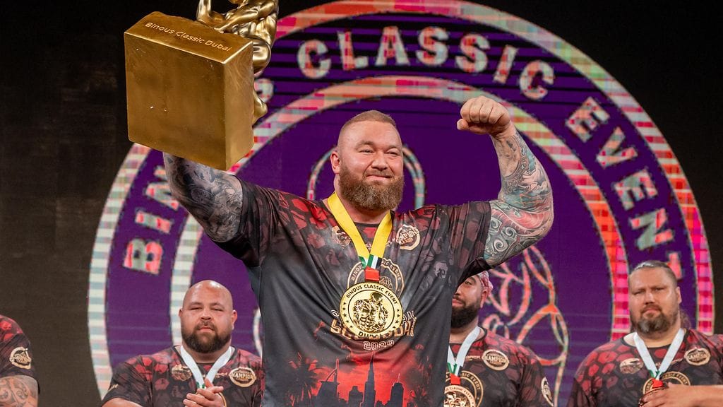 Hafthor Julius Björnsson hamuaa parantaa maastavedon maailmanennätystään.