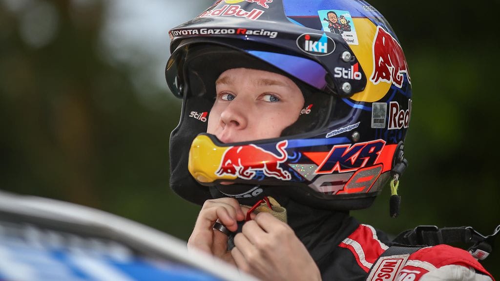 Kalle Rovanperä oli keväällä 2021 yhdessä uransa harvoista aallonpohjista. Kuva Safari-rallista, jonka jälkeen kurssi korjaantui upealla tavalla.