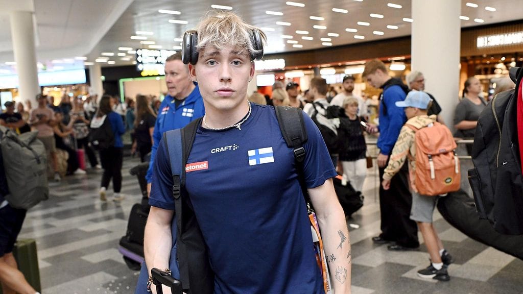Antti Sainio Helsinki-Vantaan lentoasemalla 21. heinäkuuta. Suomen joukkue palasi kotiin yleisurheilun alle 23-vuotiaiden EM-kisoista Norjan Bergenistä.