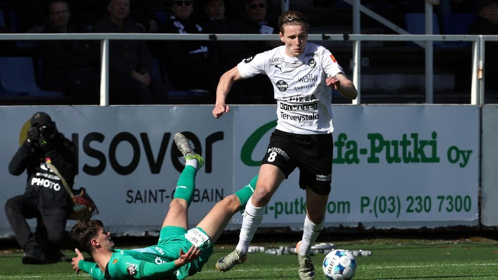 Simon Lindholm teki Hakan maalin.