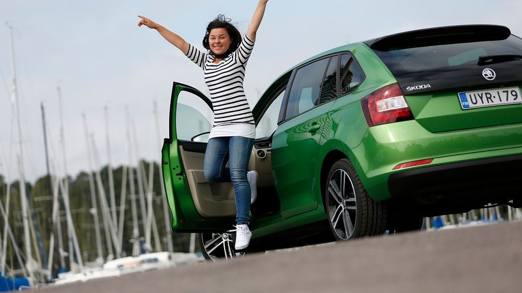 Ajokortin saaminen on merkittävä muutos nuoren elämässä.