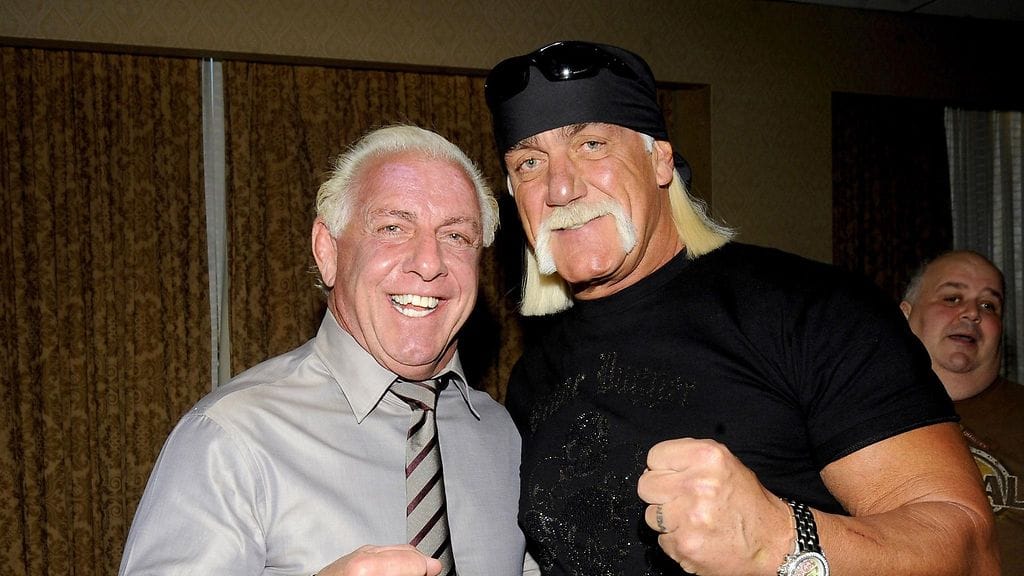 Showpainilegendat Ric Flair (vas.) ja Hulk Hogan olivat läheisiä ystäviä.