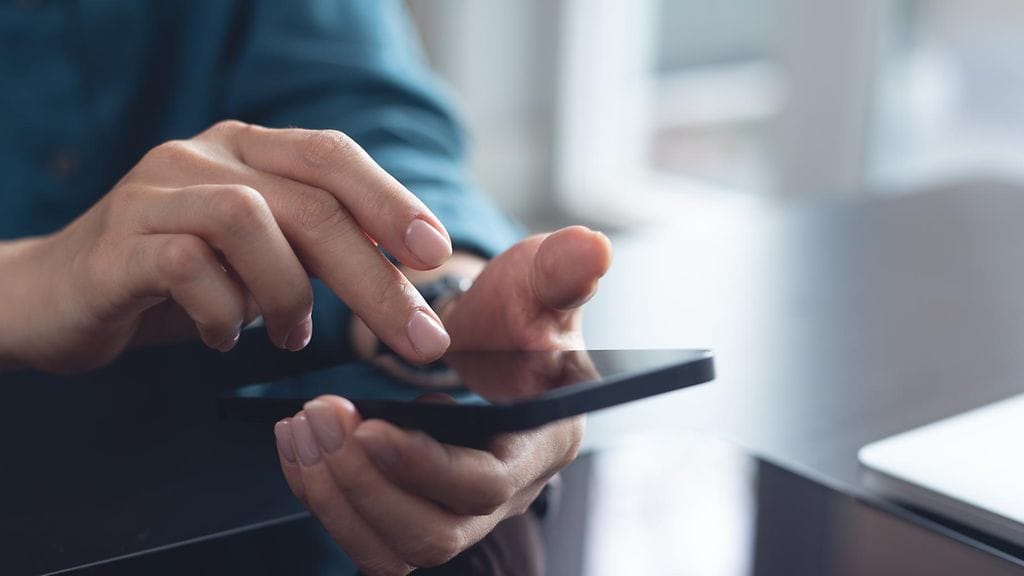 Puhelin ehti olla majurin taskussa noin 3–4 minuuttia.