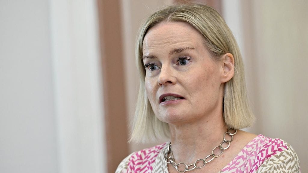 Riikka Purra perussuomalaisten ministeriryhmän kesäkokouksen lehdistötilaisuudessa Raumalla 30. kesäkuuta 2025.