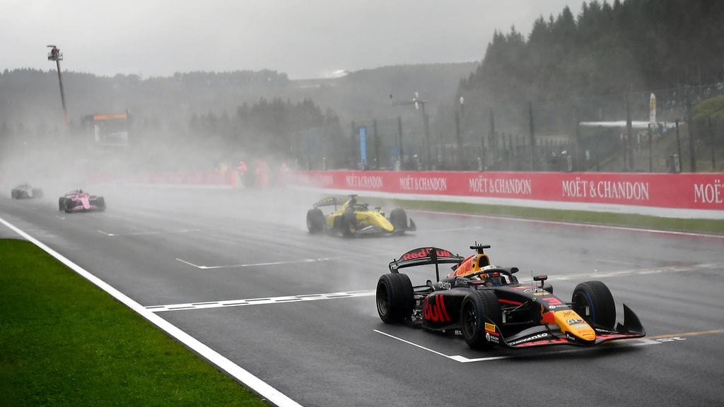 Voimakas vesisade piinaa Belgian Span rataa.