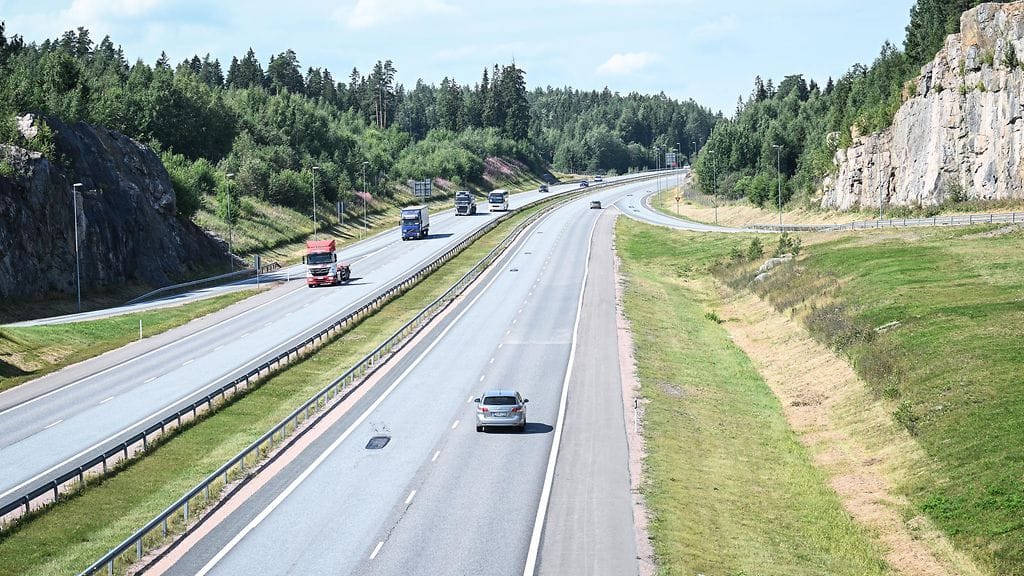 Auto liikkui automaattiohjauksella 115 kilometrin tuntivauhtia. Kuvituskuva.
