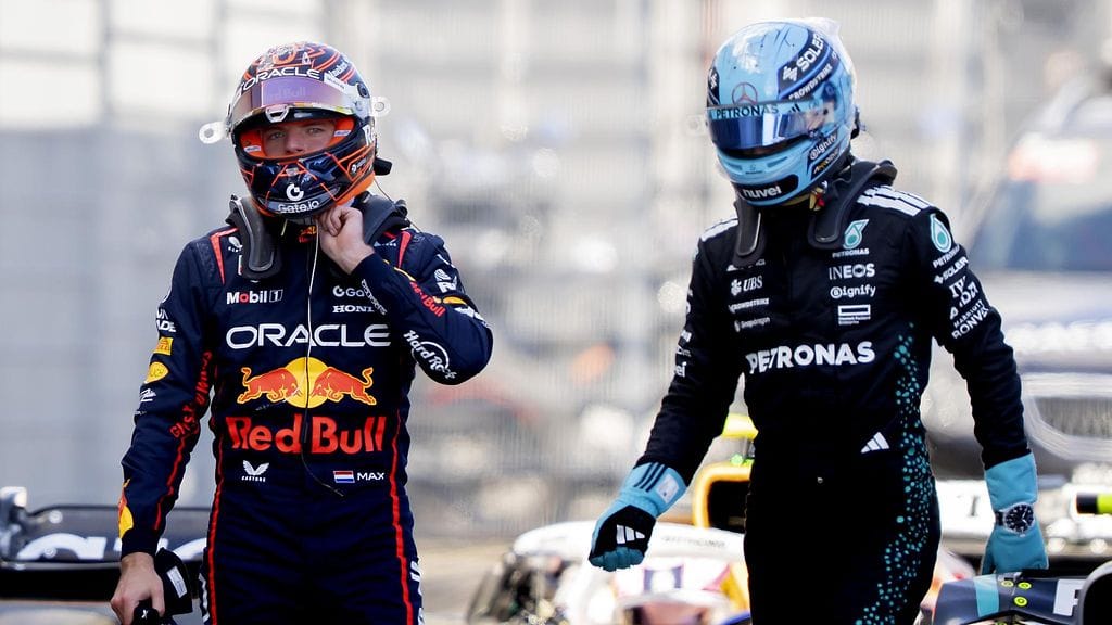 Max Verstappen (vasemmalla) ja George Russell (oikealla).