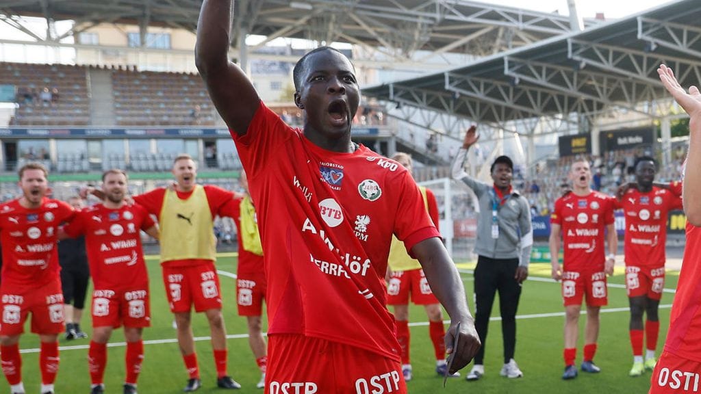 Kerfala Cissoko pelaa loistokautta sarjanousija FF Jaron hyökkäyksessä.