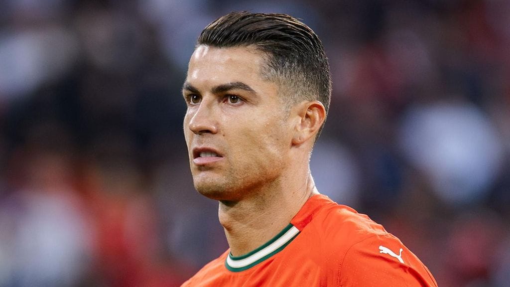 Cristiano Ronaldo yllätettiin hotellihuoneensa ovella.
