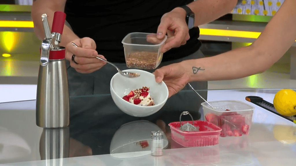 Puffattu tattari tuo annokseen rapean elementin.