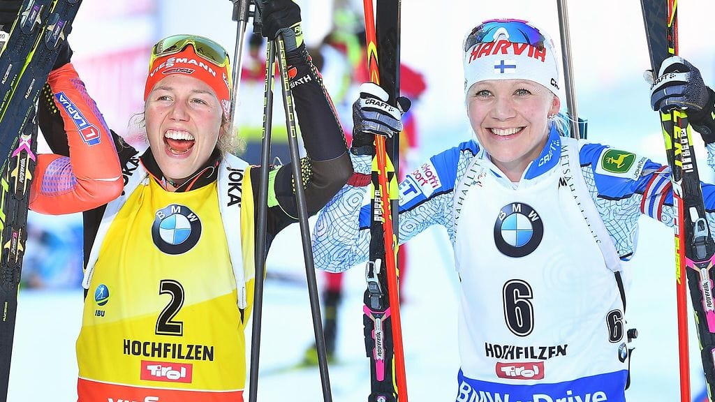 Laura Dahlmeier (vasemmalla) ja Kaisa Mäkäräinen (oikealla).