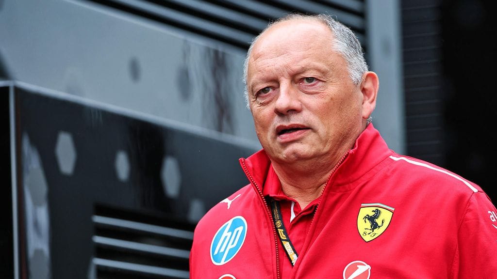 Fred Vasseur, 57, jatkaa Ferrarin tallipäällikkönä monivuotisella sopimuksella.