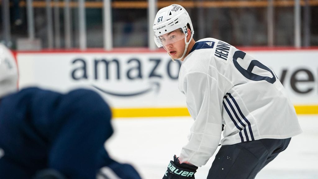 Luke Henman (kuvassa kasvot kameraan päin) siirtyy SM-liigaseura Ilvekseen.