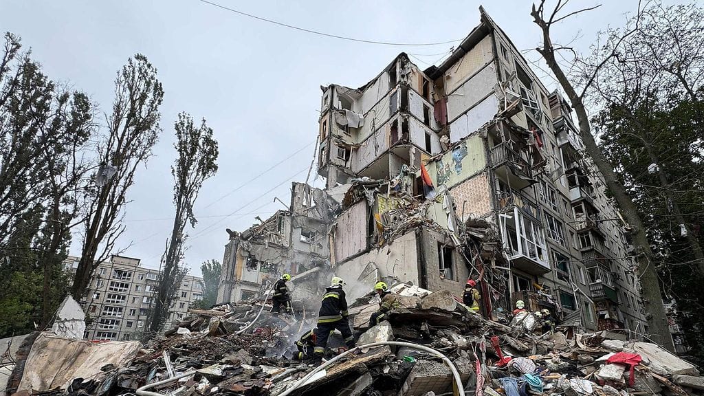 Euroopan maat hakevat ratkaisua Ukrainan sotaan. Turvatakuut ja vastavuoroiset aluevaihdot ovat keskeisiä ehtoja rauhalle.