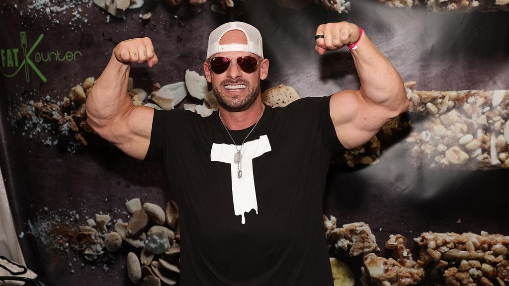 Joey Swoll sai rapaa Hulk Hogan -julkaisustaan.