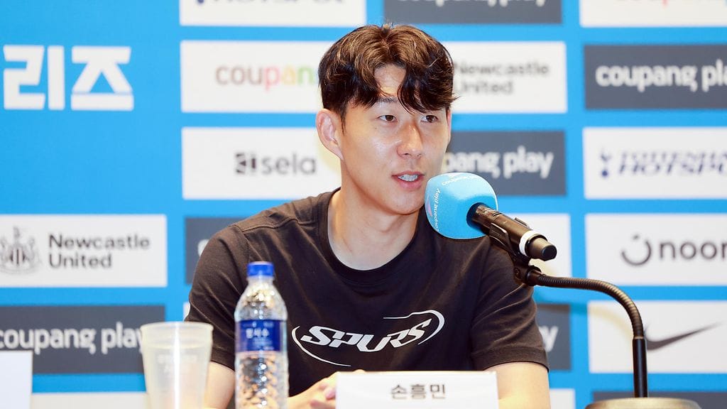 Son on palkittu Aasian parhaana jalkapalloilijana peräti yhdeksän kertaa.